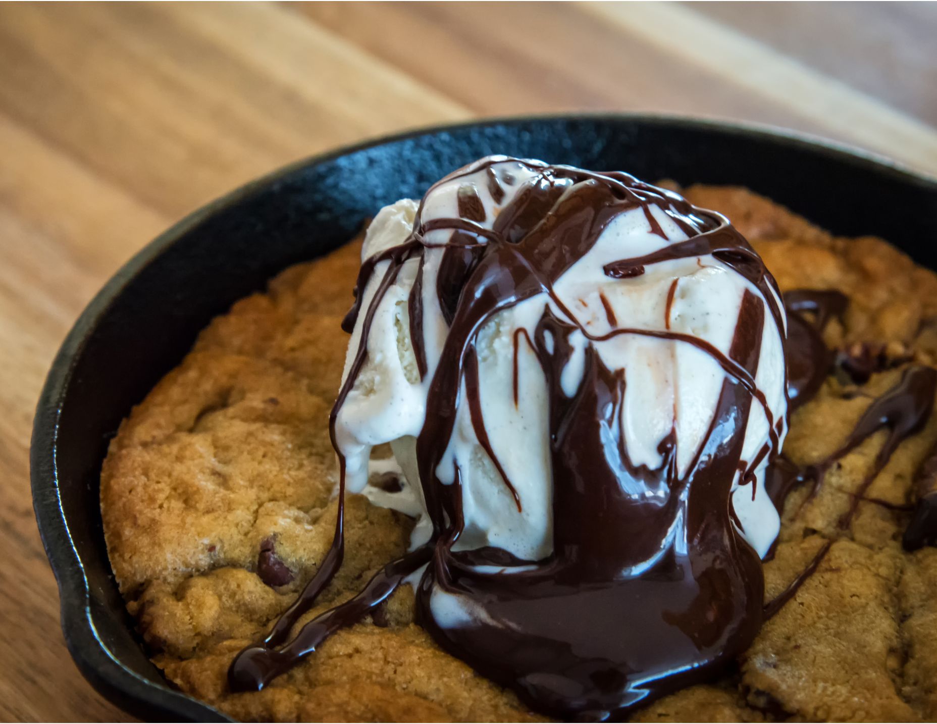 Cast-iron-skillet-chocolate-chip-cookie